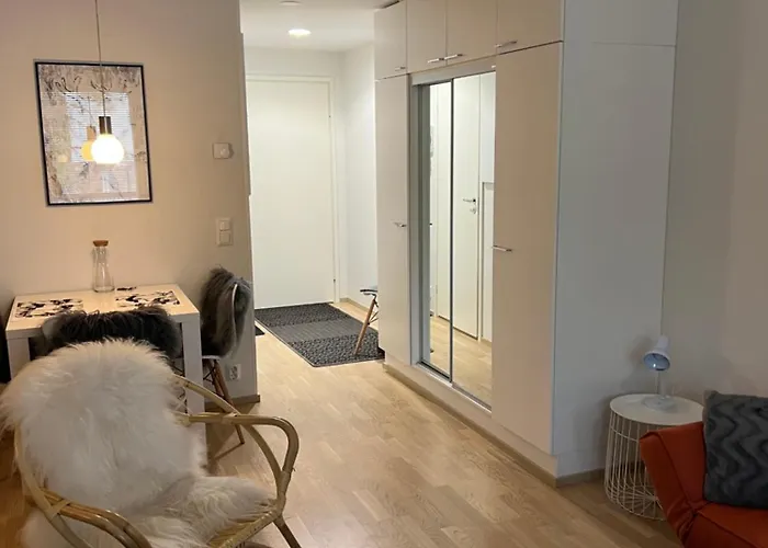 아파트 Next To The Railway Station *