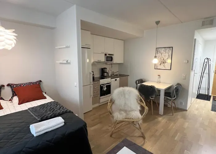 Next To The Railway Station 아파트